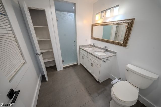 51 Greenwich Dr, Bergenfield Boro, NJ 07621