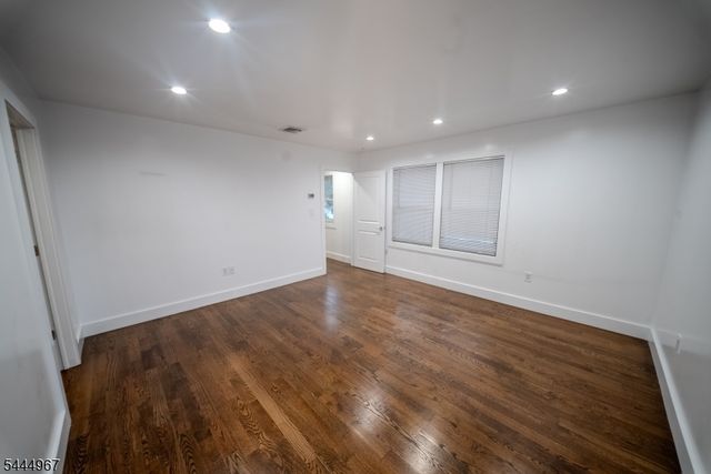 51 Greenwich Dr, Bergenfield Boro, NJ 07621