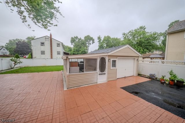 51 Greenwich Dr, Bergenfield Boro, NJ 07621
