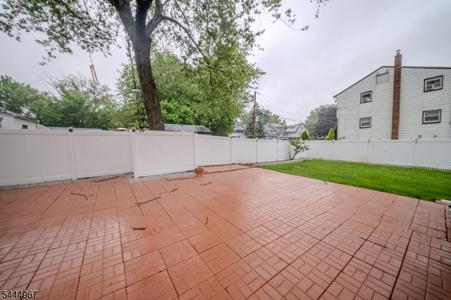 51 Greenwich Dr, Bergenfield Boro, NJ 07621