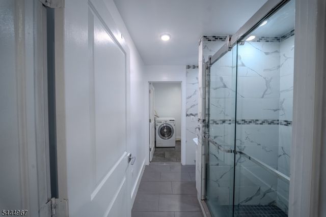 51 Greenwich Dr, Bergenfield Boro, NJ 07621
