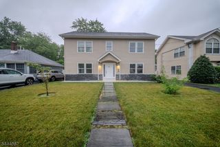 51 Greenwich Dr, Bergenfield Boro, NJ 07621