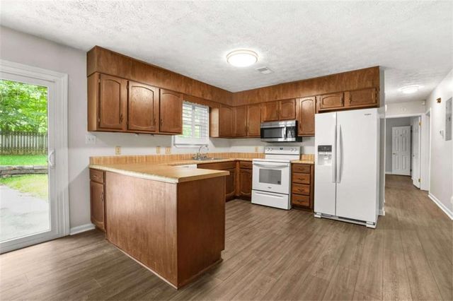 6988 Tan Bark Court, Riverdale, GA 30296