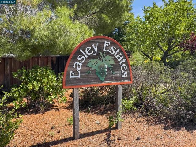 314 Semillon Cir, Clayton, CA 94517