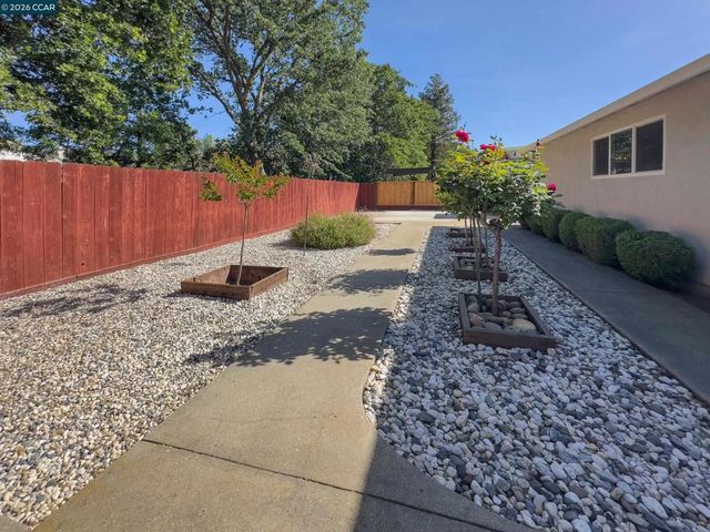 314 Semillon Cir, Clayton, CA 94517