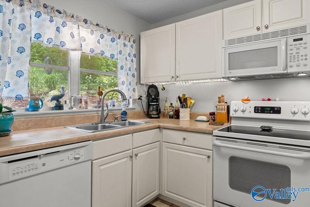 1404 Patterson Street, Guntersville, AL 35976