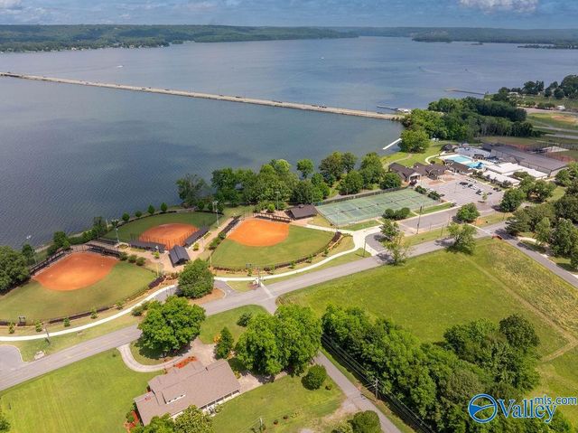 1404 Patterson Street, Guntersville, AL 35976