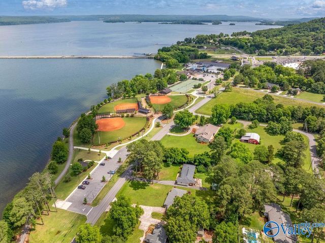 1404 Patterson Street, Guntersville, AL 35976
