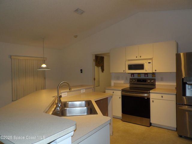 1348 Sandusky Street SE, Palm Bay, FL 32909