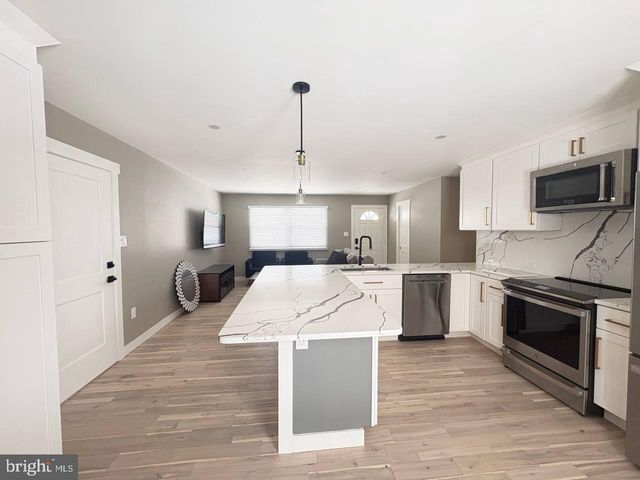 13223 HAWTHORN LN, Woodbridge, VA 22193