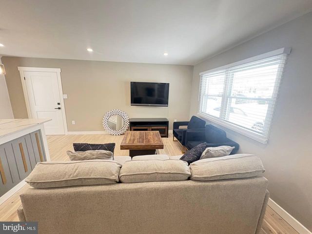 13223 HAWTHORN LN, Woodbridge, VA 22193