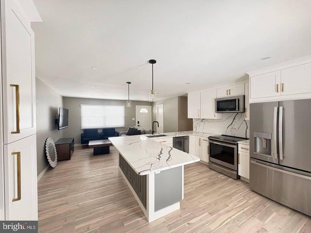 13223 HAWTHORN LN, Woodbridge, VA 22193