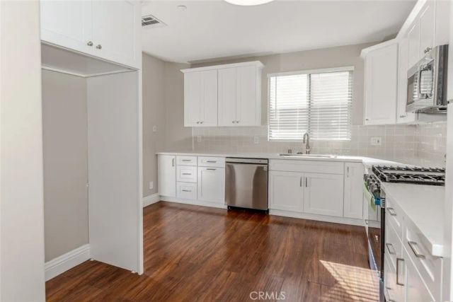 2345 Montrose Avenue 8, Montrose, CA 91020