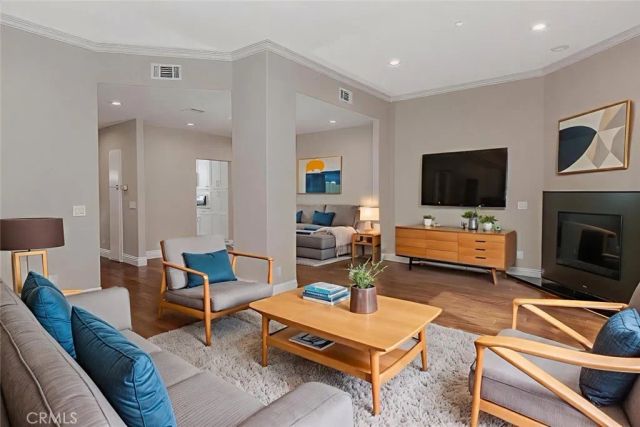 2345 Montrose Avenue 8, Montrose, CA 91020