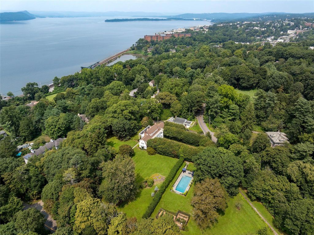 36 Revolutionary Road, Briarcliff Manor, NY 10510
