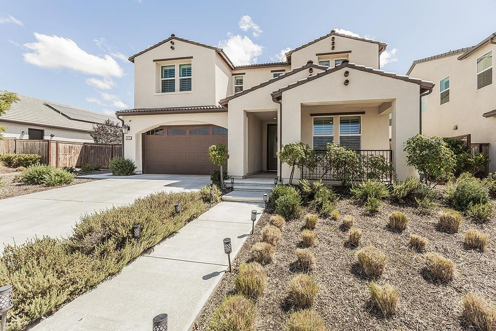 Image 3 of property listing at 4475 Crown Bluffs Drive, Madera, CA 93636