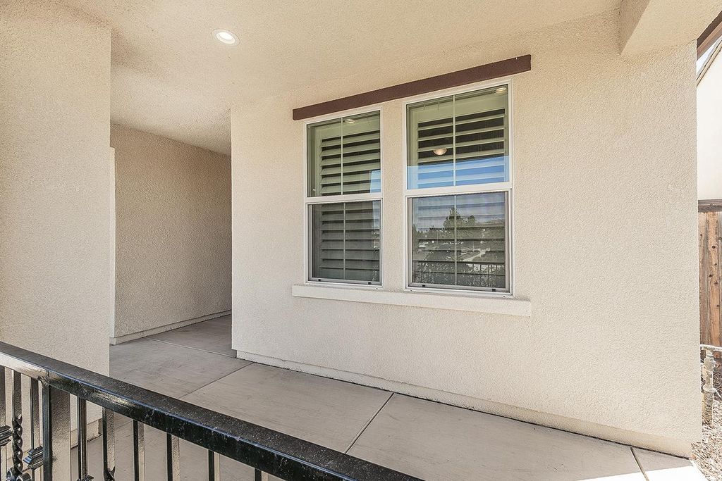 Image 4 of property listing at 4475 Crown Bluffs Drive, Madera, CA 93636