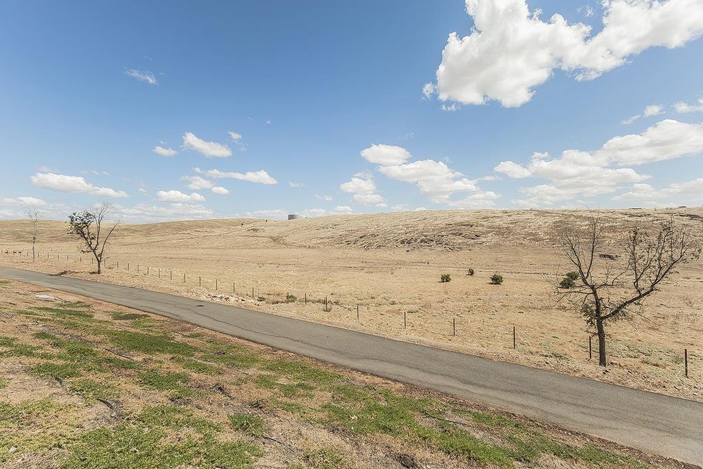 Image 55 of property listing at 4475 Crown Bluffs Drive, Madera, CA 93636
