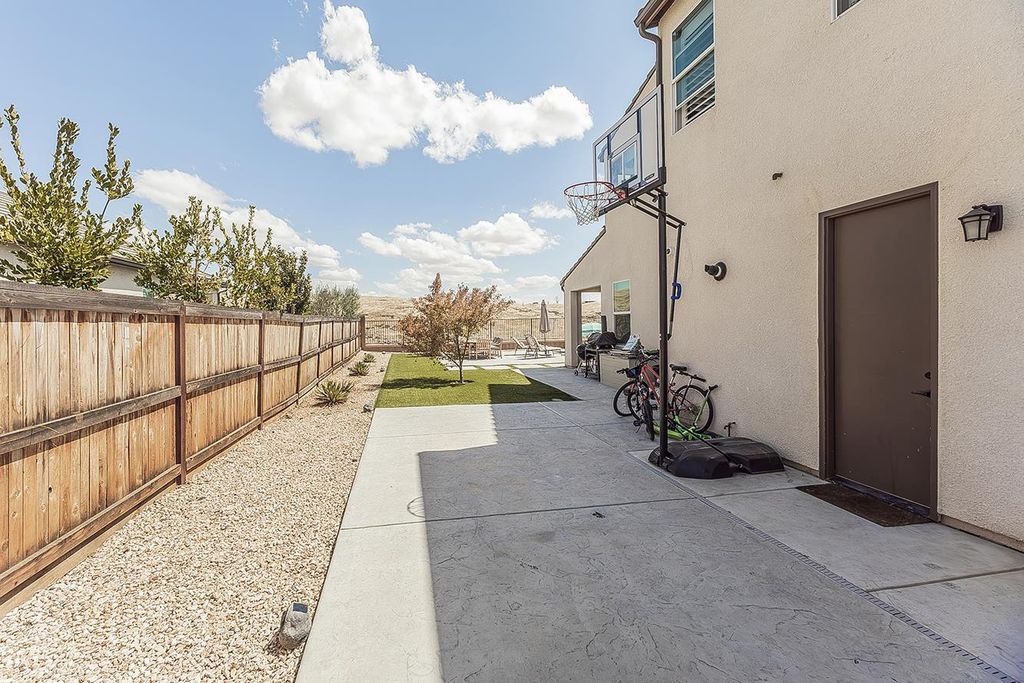 Image 58 of property listing at 4475 Crown Bluffs Drive, Madera, CA 93636