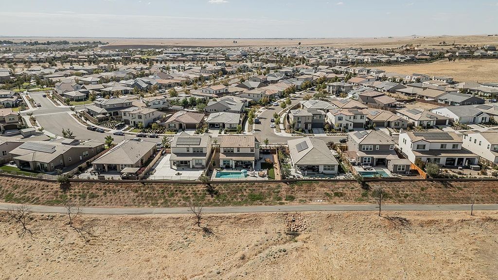 Image 69 of property listing at 4475 Crown Bluffs Drive, Madera, CA 93636