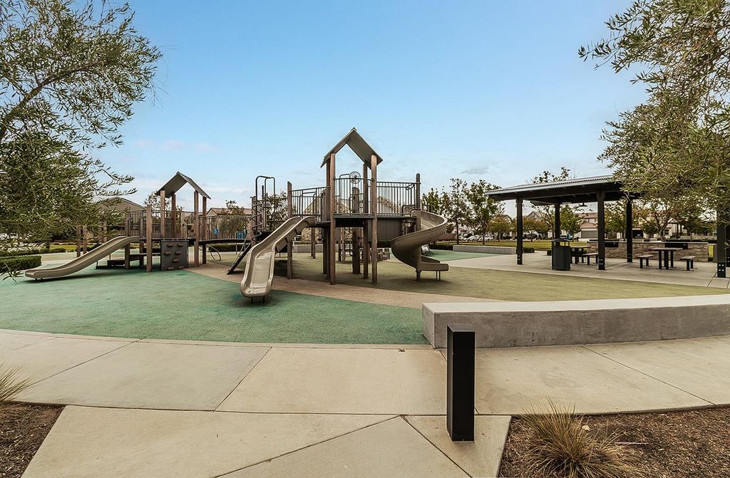 Image 97 of property listing at 4475 Crown Bluffs Drive, Madera, CA 93636