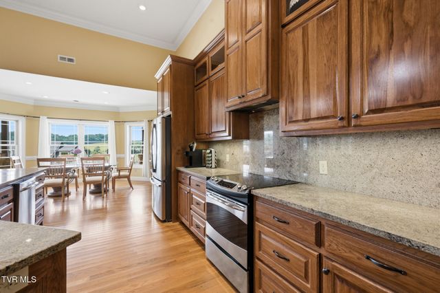 229 Forest Lane N, Blountville, TN 37617