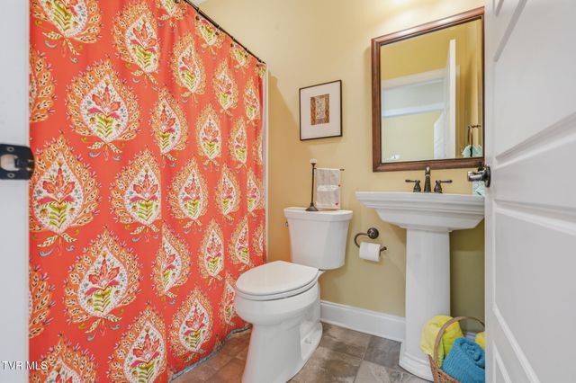 229 Forest Lane N, Blountville, TN 37617