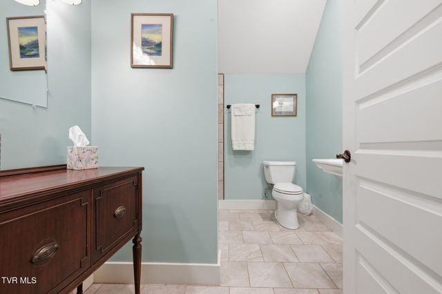 229 Forest Lane N, Blountville, TN 37617