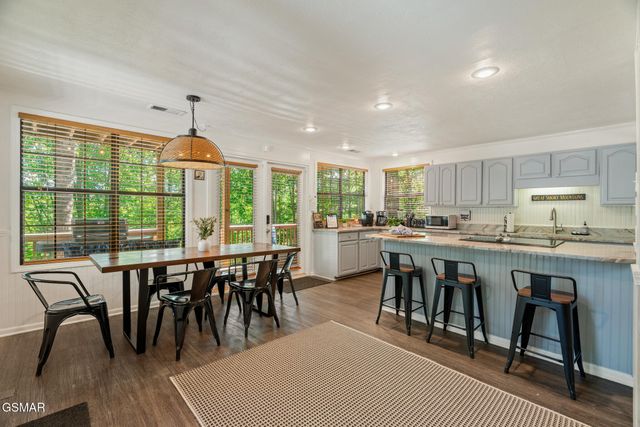 459 Sugar Mtn Way, Pigeon Forge, TN 37863