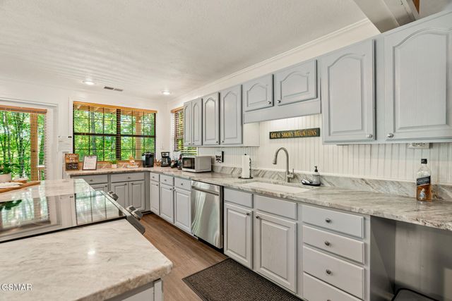 459 Sugar Mtn Way, Pigeon Forge, TN 37863