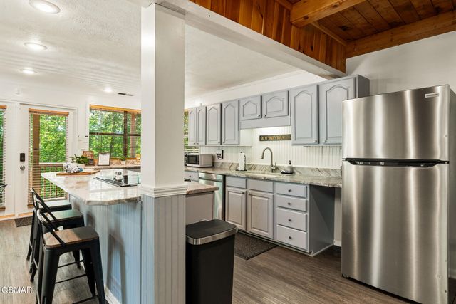 459 Sugar Mtn Way, Pigeon Forge, TN 37863
