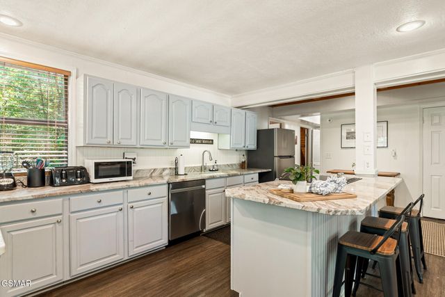 459 Sugar Mtn Way, Pigeon Forge, TN 37863