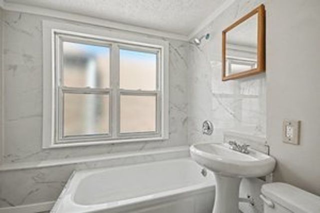 6621 S Oakley Avenue, Chicago, IL 60636