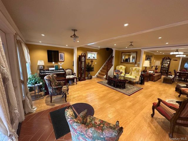 19153 115th Road, Saint Albans, NY 11412