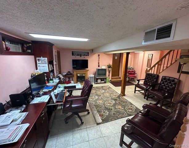 19153 115th Road, Saint Albans, NY 11412