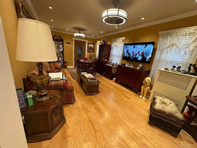 19153 115th Road, Saint Albans, NY 11412