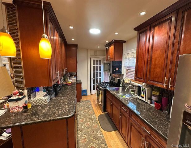 19153 115th Road, Saint Albans, NY 11412