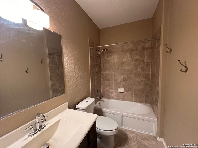 3327 CANDLEMOON DR, San Antonio, TX 78244