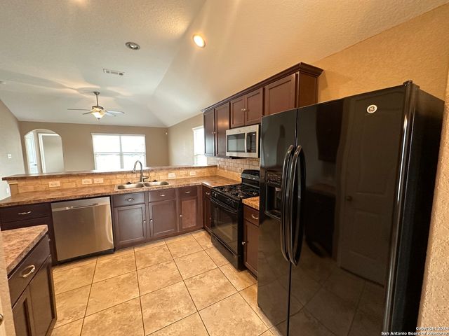 3327 CANDLEMOON DR, San Antonio, TX 78244