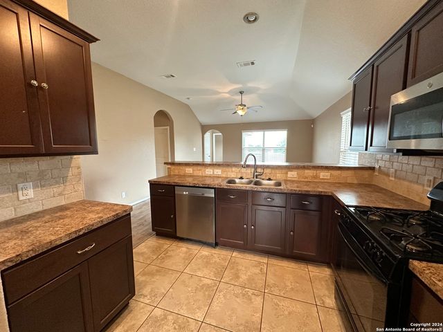 3327 CANDLEMOON DR, San Antonio, TX 78244