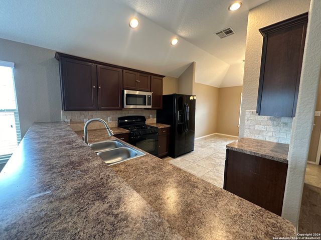 3327 CANDLEMOON DR, San Antonio, TX 78244