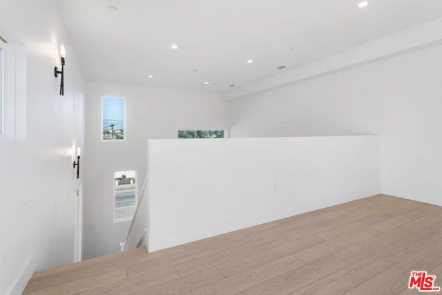 11216 W Victory Boulevard 5, North Hollywood (los Angeles), CA 91606