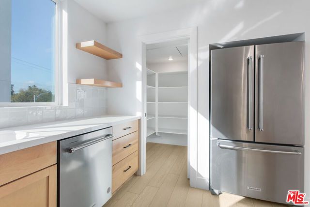 11216 W Victory Boulevard 5, North Hollywood (los Angeles), CA 91606