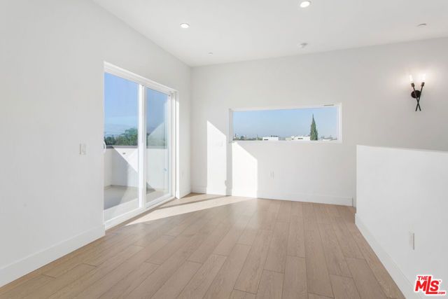 11216 W Victory Boulevard 5, North Hollywood (los Angeles), CA 91606