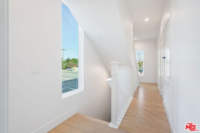 11216 W Victory Boulevard 5, North Hollywood (los Angeles), CA 91606