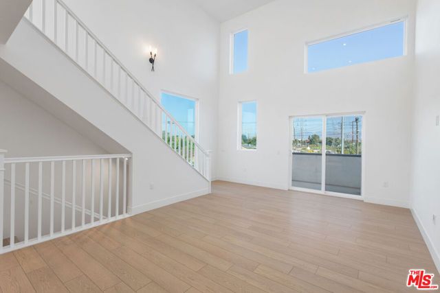 11216 W Victory Boulevard 5, North Hollywood (los Angeles), CA 91606