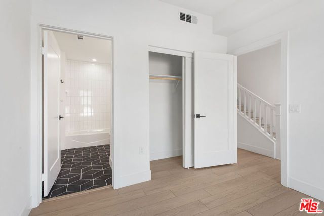 11216 W Victory Boulevard 5, North Hollywood (los Angeles), CA 91606