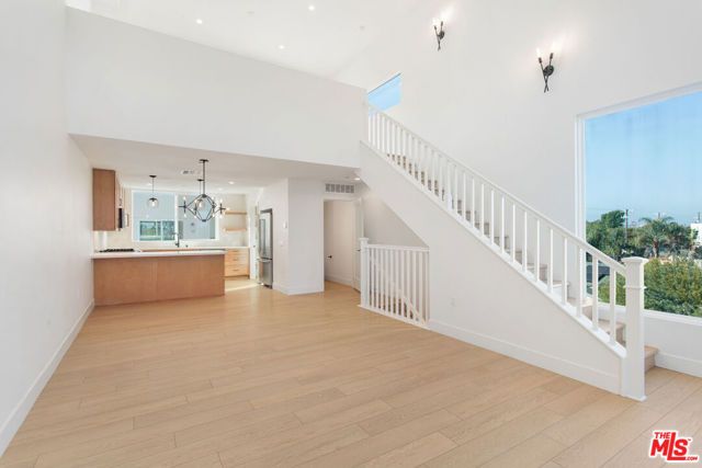 11216 W Victory Boulevard 5, North Hollywood (los Angeles), CA 91606