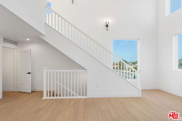 11216 W Victory Boulevard 5, North Hollywood (los Angeles), CA 91606