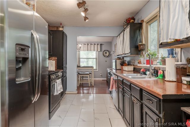 203 Lancaster Circle, New Albany, IN 47150